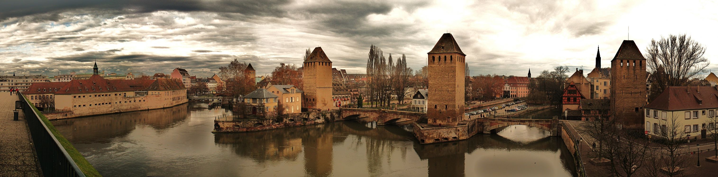 Обои водный путь, отражение, средневековая архитектура, замок, город в разрешении 6657x1648