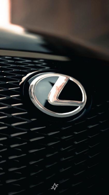 Обои крупный план, легковые автомобили, представительский автомобиль, решетка, автомобильное освещение в разрешении 750x1334