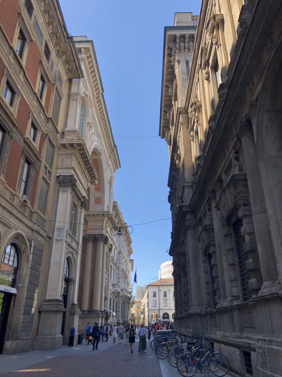 Обои ориентир, дневное время, архитектура, дорога, соседство в разрешении 1536x2048