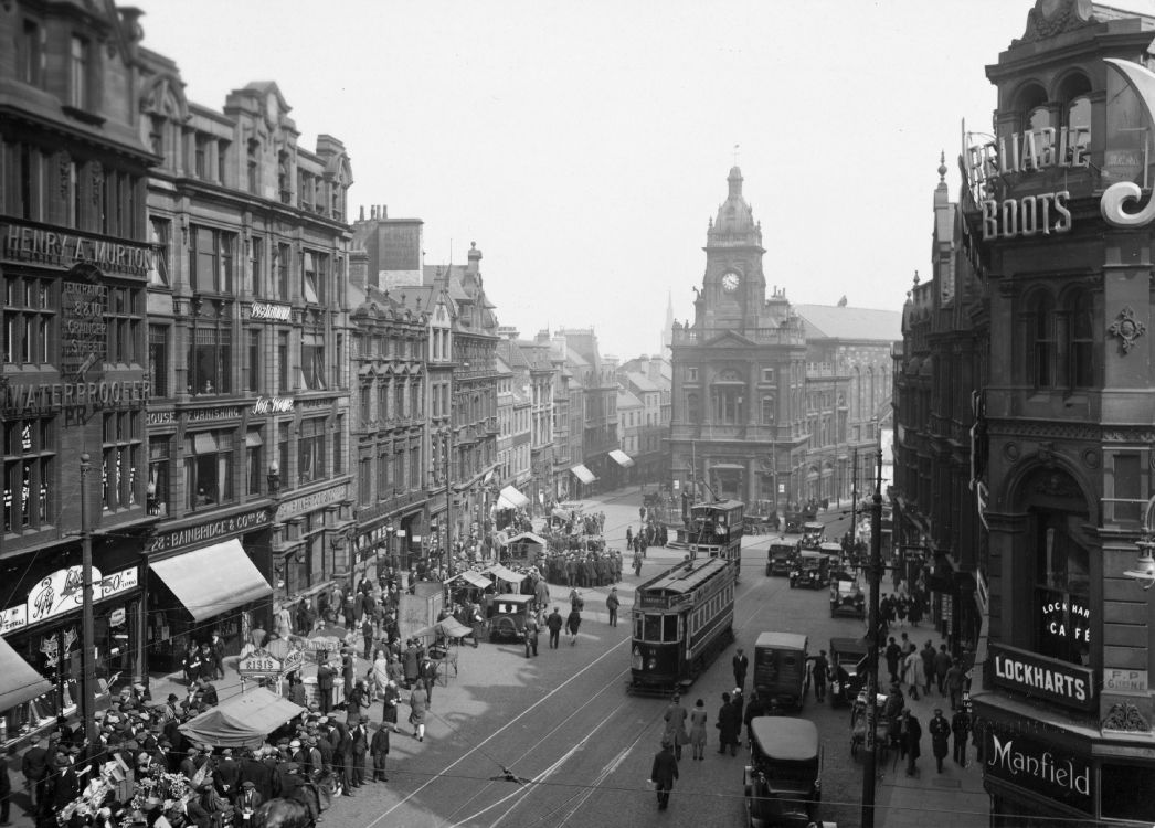 Обои метрополия, белые, черный, город, улица в разрешении 3544x2539