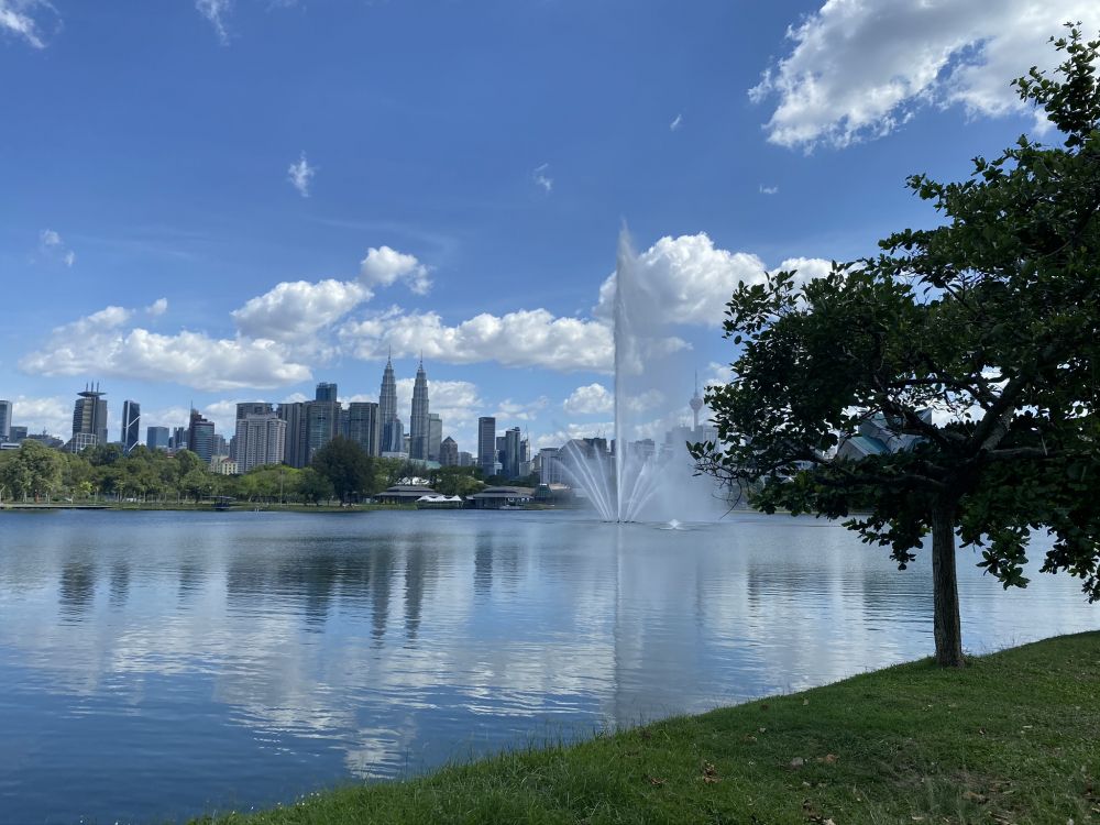 Обои башни петронас, Куала Лумпур, Малайзия, водоем, природа в разрешении 2048x1536