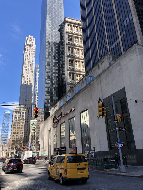 Обои окно, дорога, башня, синий, архитектура в разрешении 1536x2048