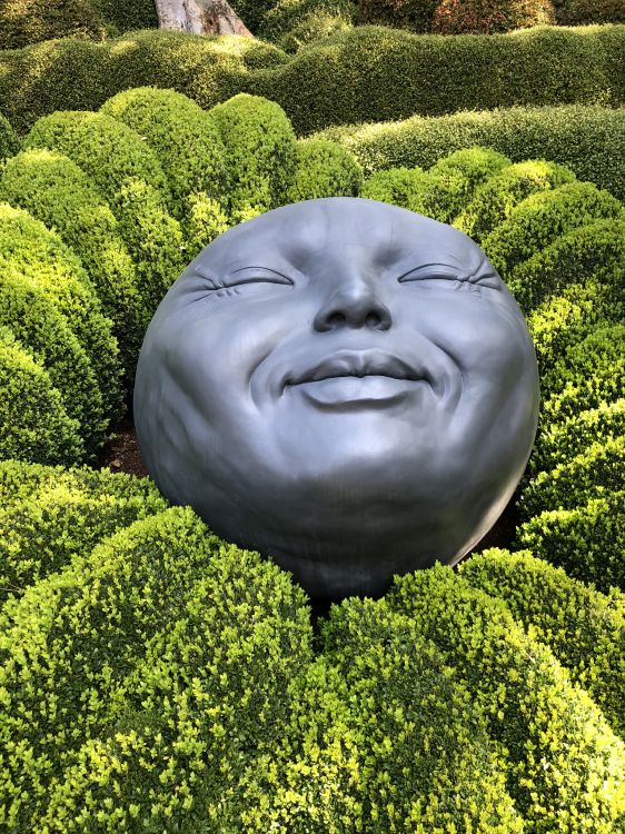 Обои статуя, сад, резьба по камню, растительность, скульптура в разрешении 1536x2048