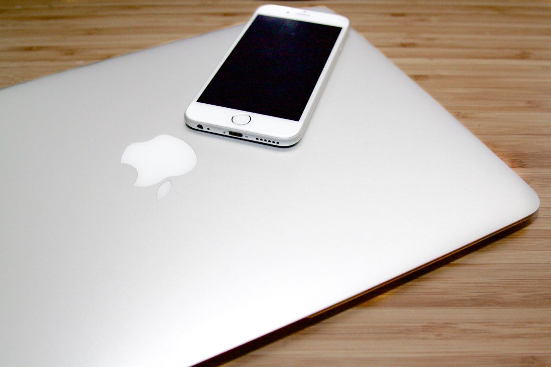 Обои Apple МасВоок Pro, apple, смартфон, гаджет, белые в разрешении 4752x3168