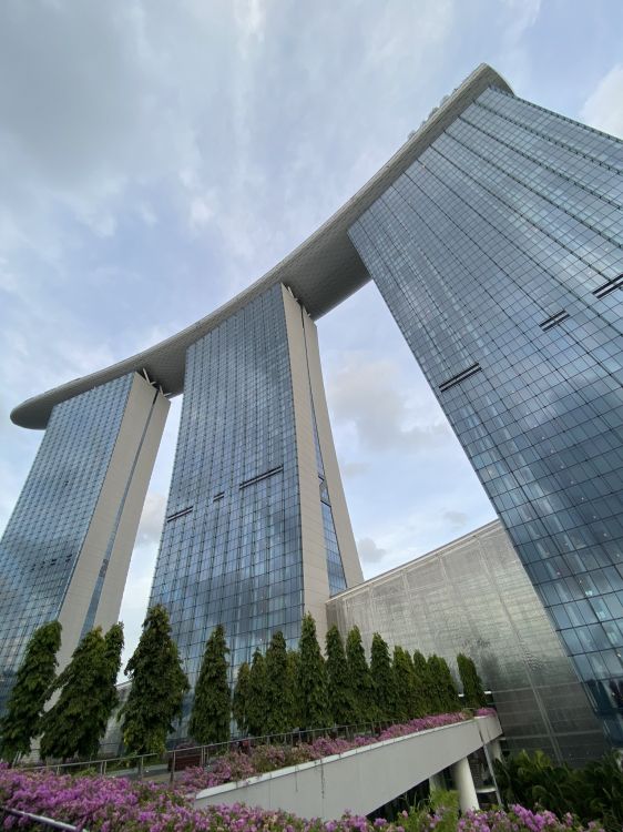 Обои архитектура, небоскреб, высотное здание, дневное время, башня в разрешении 1536x2048