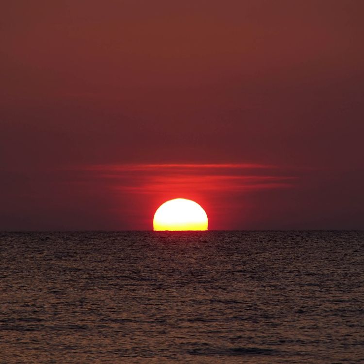 Обои горизонт, вода, послесвечение, сумрак, Апельсин в разрешении 2400x2400