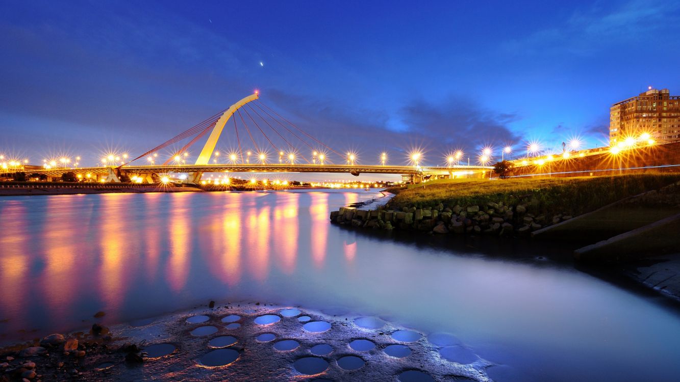 Обои город, мост, вода, отражение, ориентир в разрешении 3840x2160