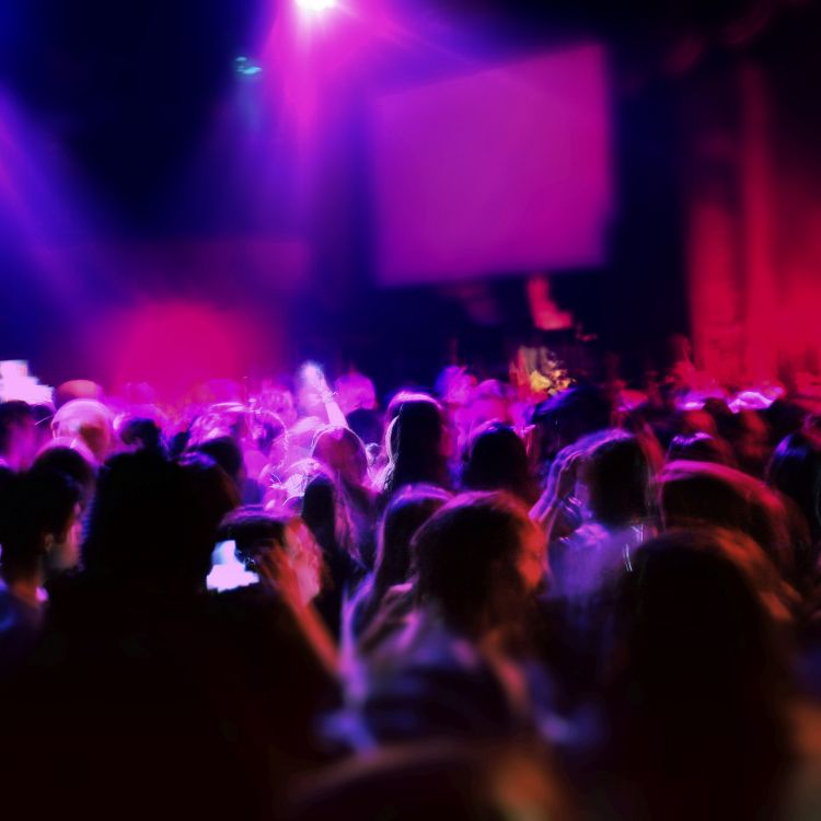 Обои толпа, андроид, ios, Операционная система, Посредством чего в разрешении 2048x2048