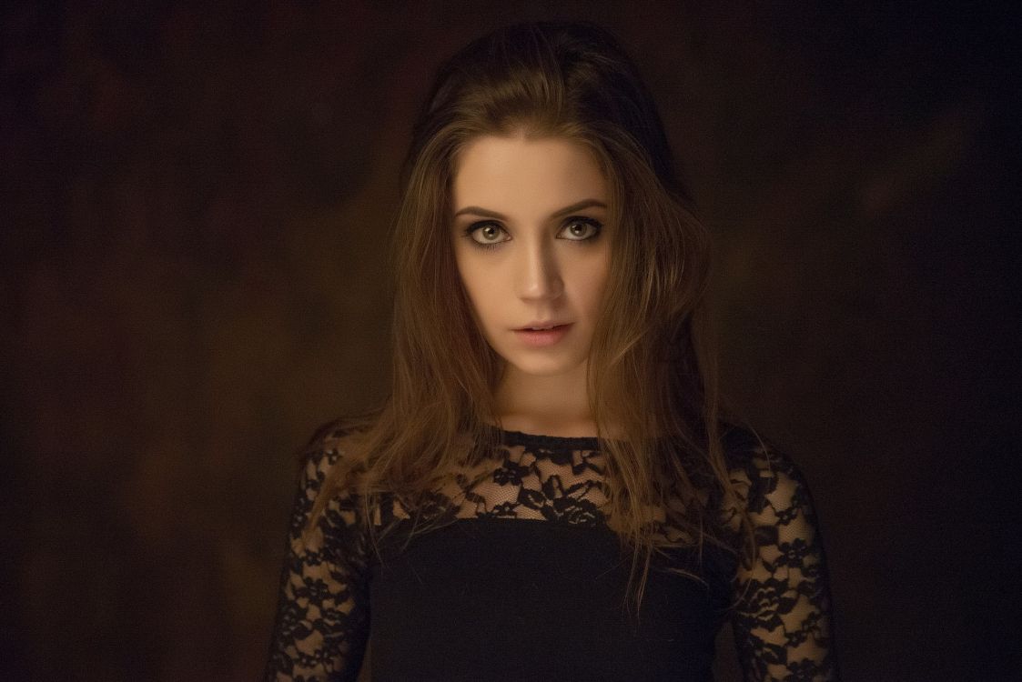 Обои портрет, лицо, волосы, красота, голова в разрешении 2560x1709