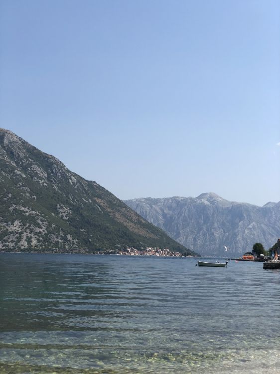 Обои горный рельеф, горный хребет, нагорье, холм, судно в разрешении 1536x2048