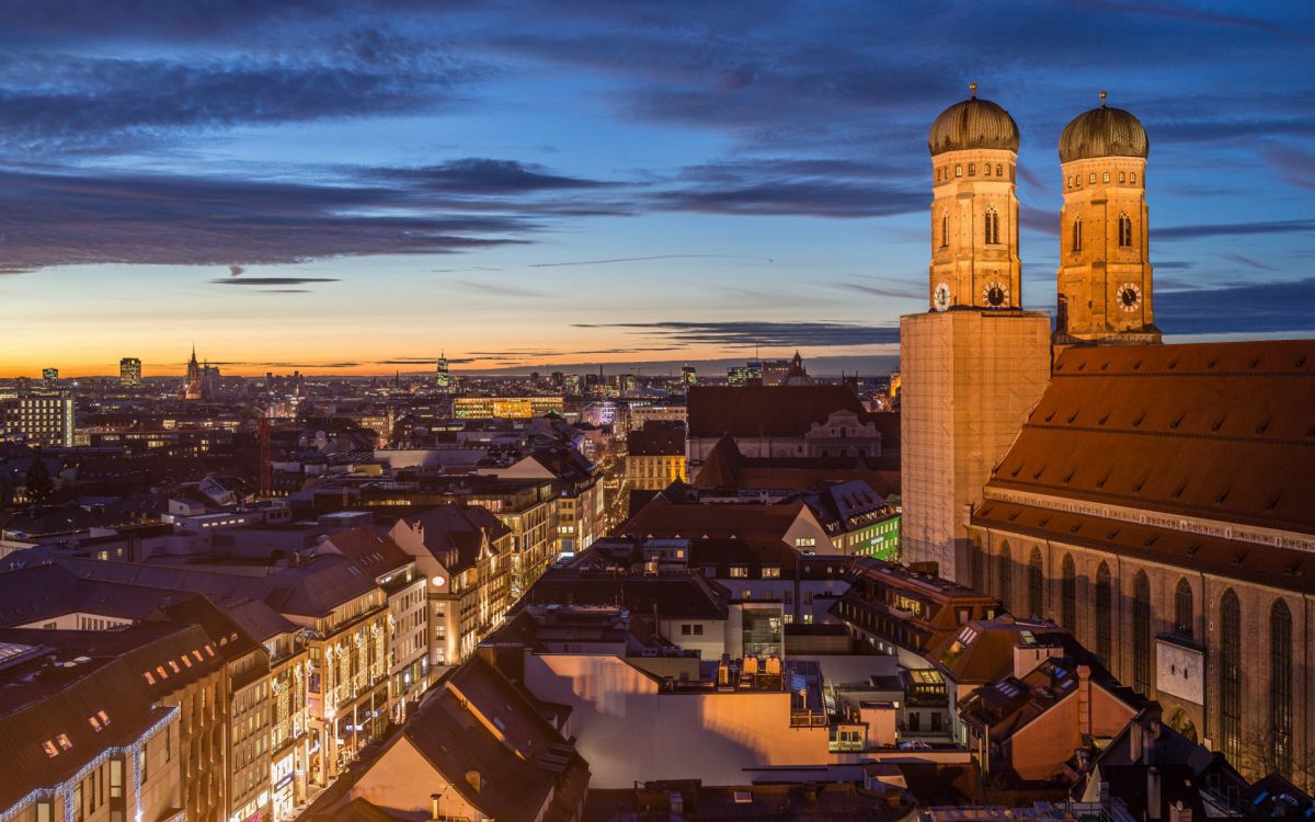 Обои облако, здание, сумрак, солнечный свет, закат в разрешении 1920x1200