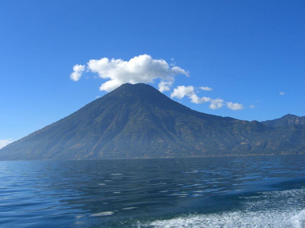 Обои Сан-Педро-Ла-Лагуна, стратовулкан, вулкан, пейзажи гор, щитовой вулкан в разрешении 3072x2304
