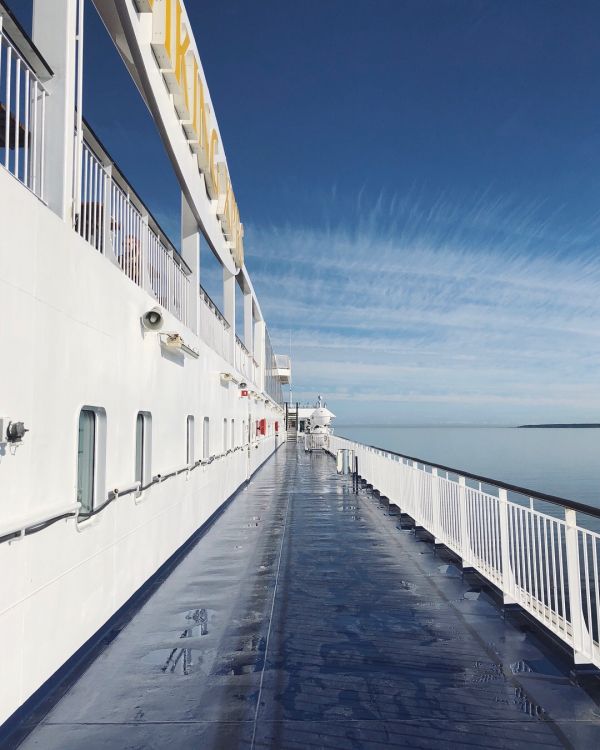 Обои море, жидкость, горизонт, пассажирское судно, океан в разрешении 1080x1350