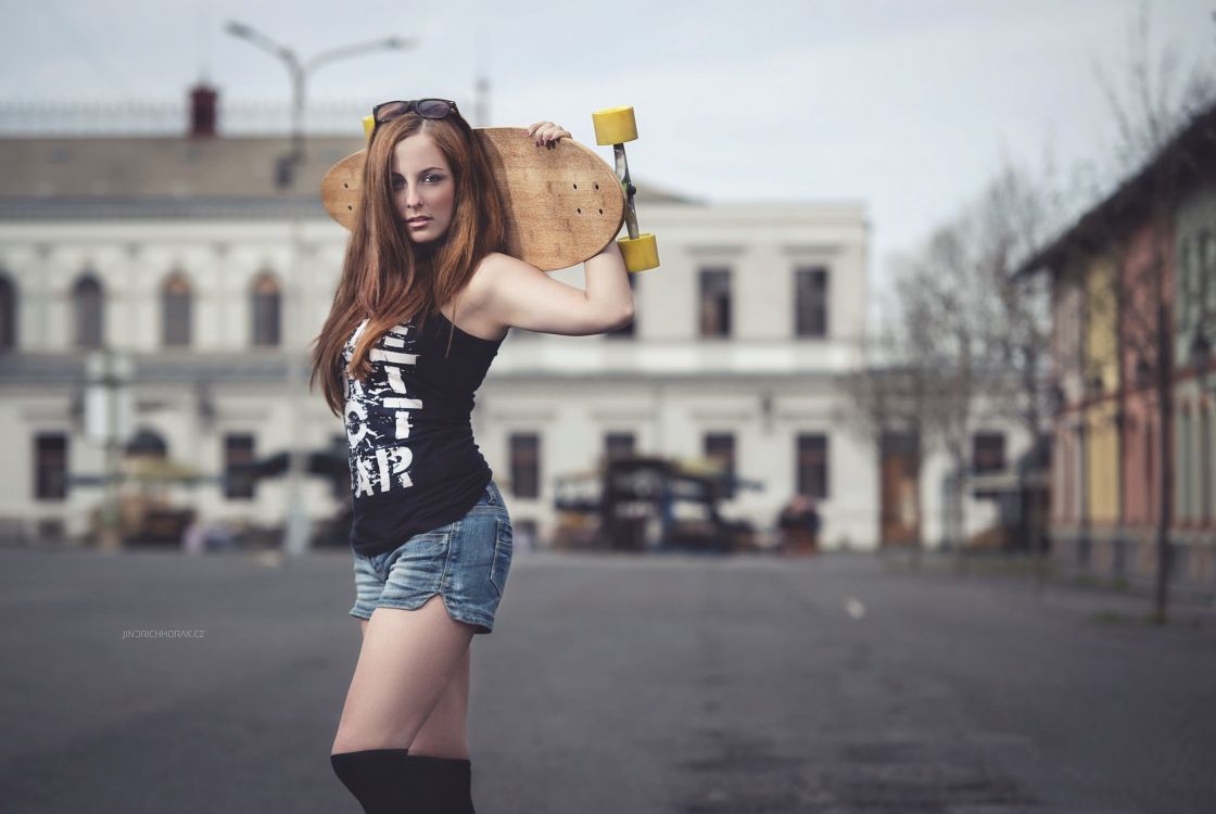 Обои скейтборд, одежда, красота, фэшн, уличная мода в разрешении 2048x1371