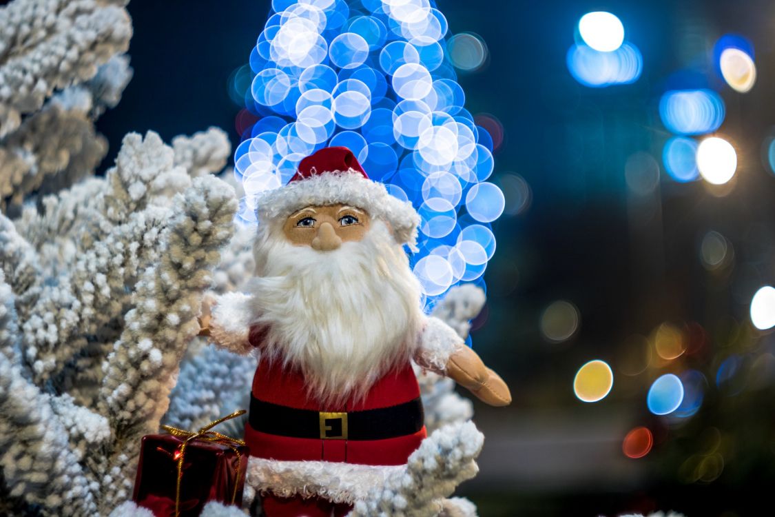 Обои Санта-Клаус, Рождественские украшения, Дед Мороз, Рождественский день, праздник в разрешении 2048x1365