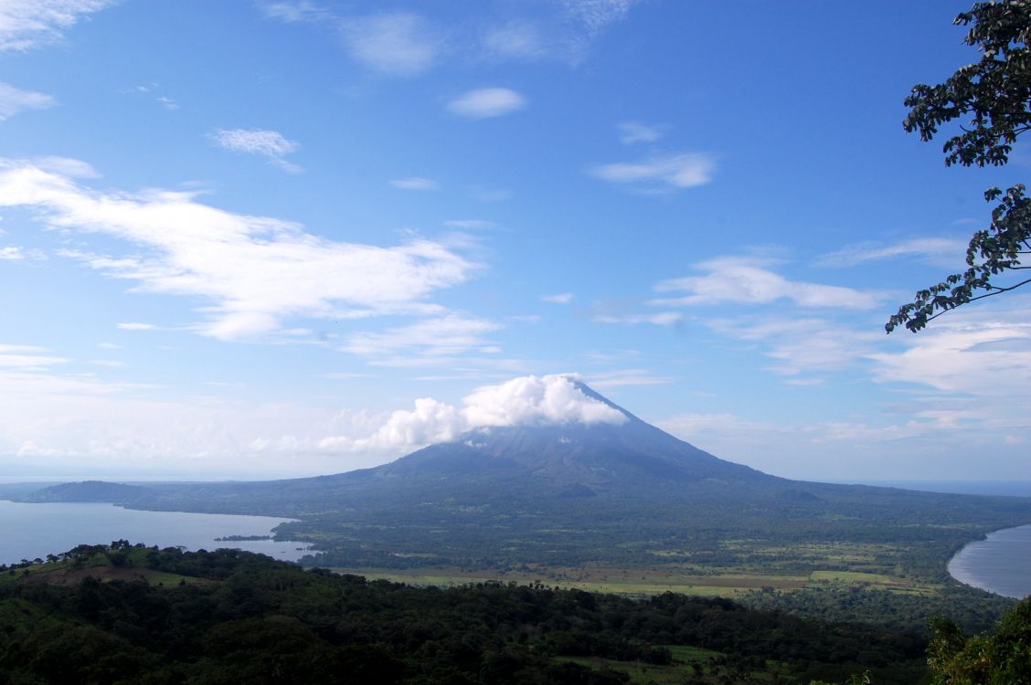 Обои Concepcin, пейзажи гор, нагорье, гора, стратовулкан в разрешении 3008x2000