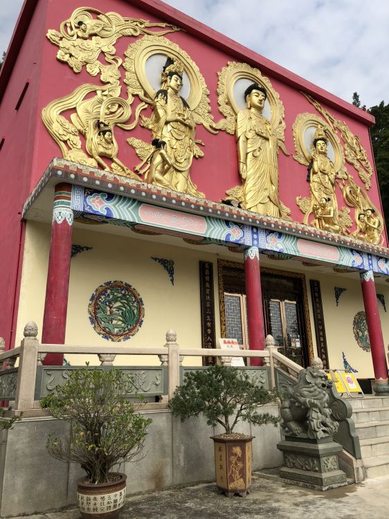 Обои храм, цветочный горшок, ориентир, скульптура, комнатное растение в разрешении 1536x2048