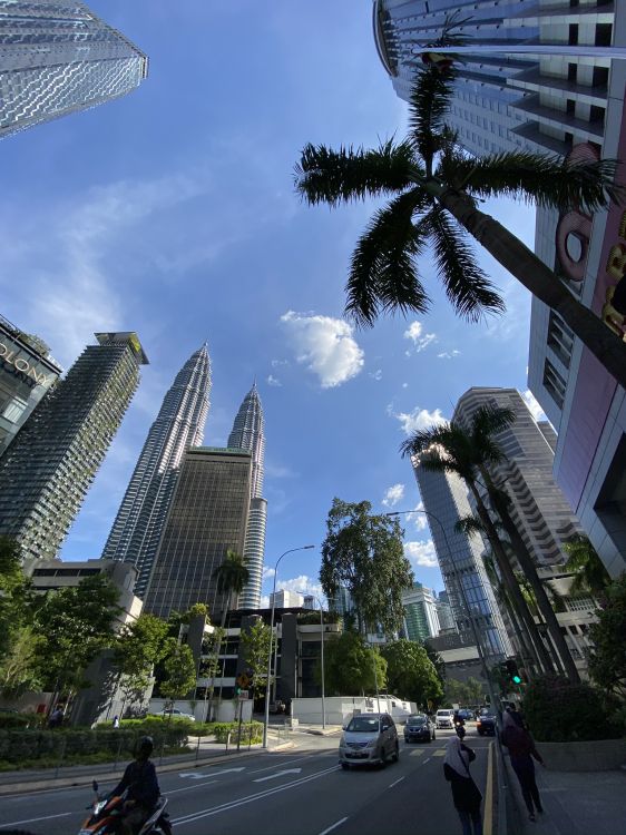 Обои башни петронас, Куала Лумпур, Малайзия, дневное время, башня в разрешении 1536x2048