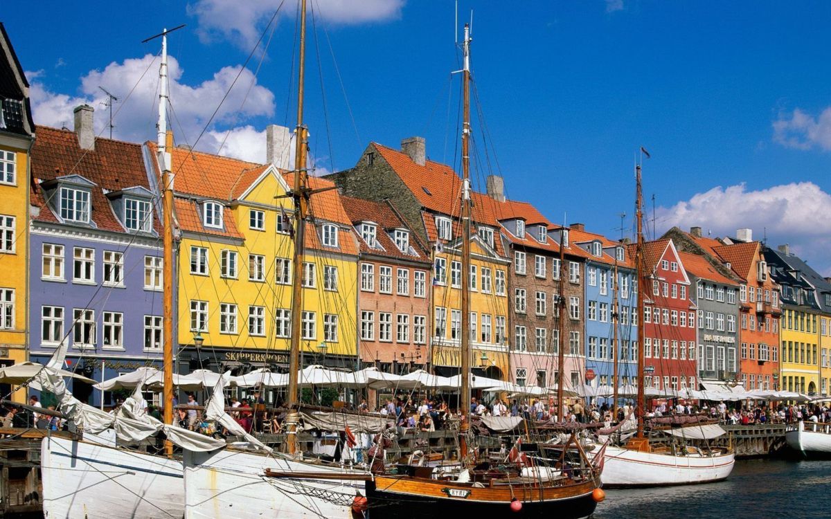 Обои перевозка воды, водный путь, городок, гавань, город в разрешении 2560x1600