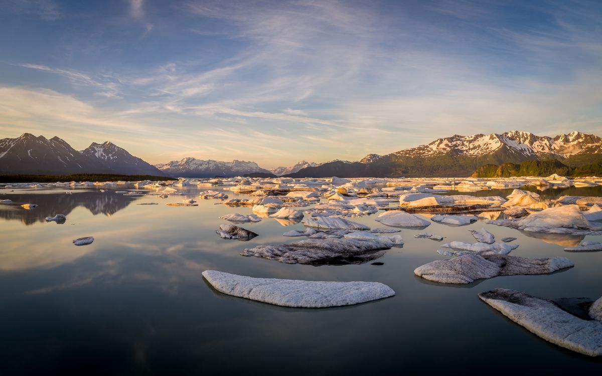 Обои отражение, озеро Арлекин, облако, вода, гора в разрешении 3840x2400