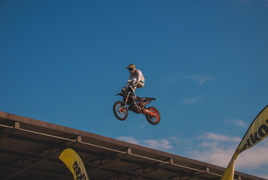 Обои мотоцикл, мотоцикл стантрайдинга, мотокросс, КТМ, спортивный мотоцикл в разрешении 3443x2305