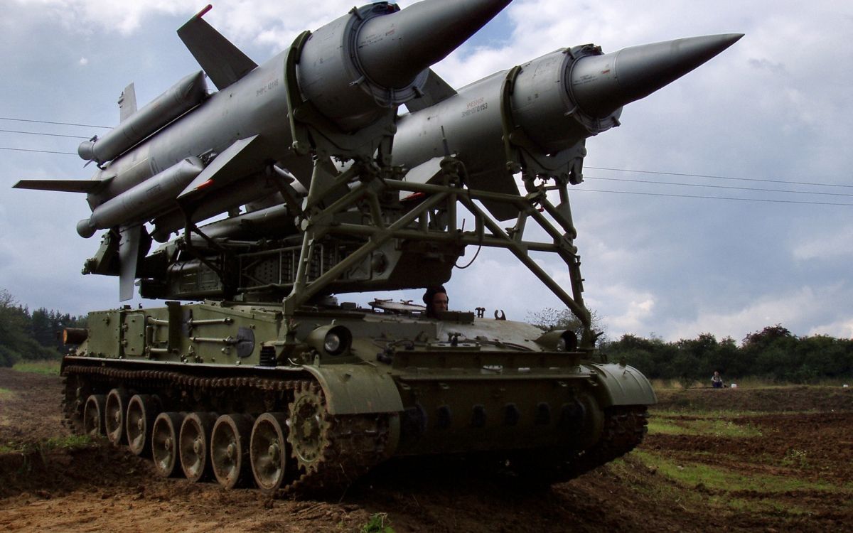 Обои бак, военнослужащие, орудийная башня, военный, военный автомобиль в разрешении 1920x1200