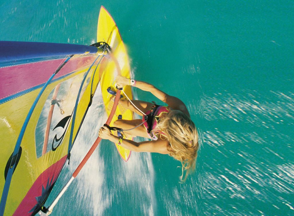 Обои виндсерфинг, серфинг, доска, желтый, вода в разрешении 1920x1408