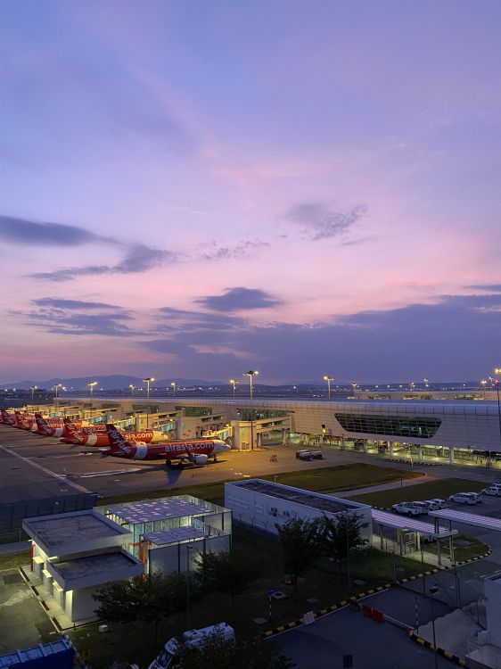 Обои сумрак, горизонт, городской район, город, вечер в разрешении 1536x2048