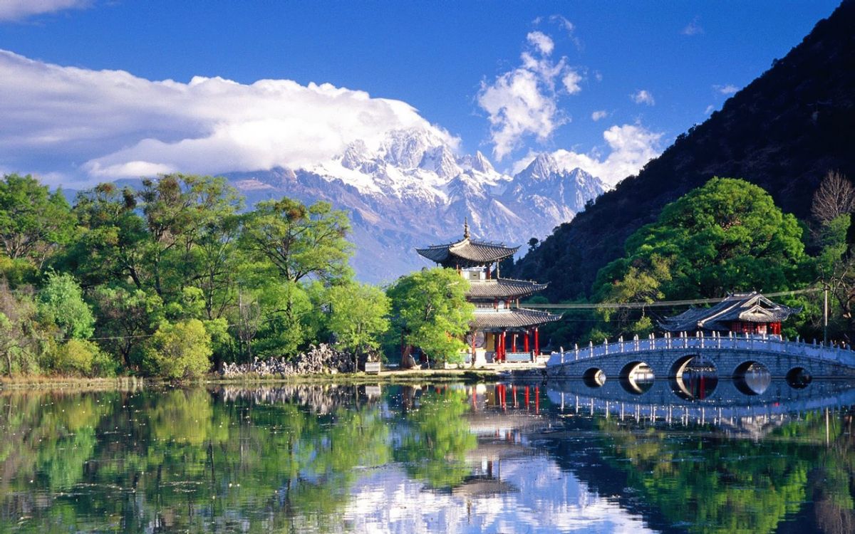 Обои природа, отражение, гора, гидроресурсы, озеро в разрешении 2560x1600