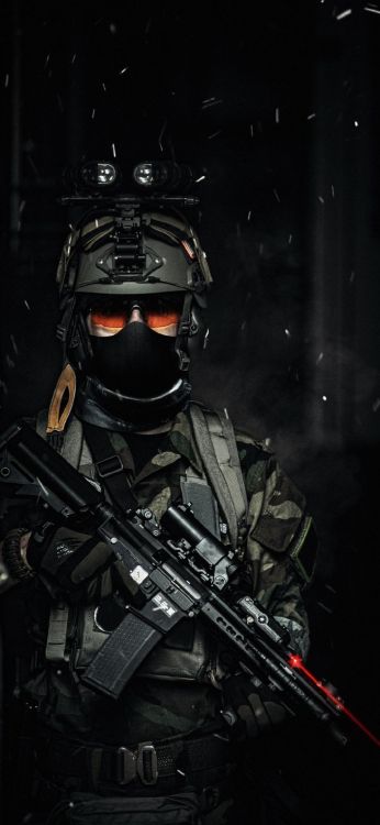 Обои солдат, верхняя одежда, военный камуфляж, пулемет, военная форма в разрешении 1080x2340