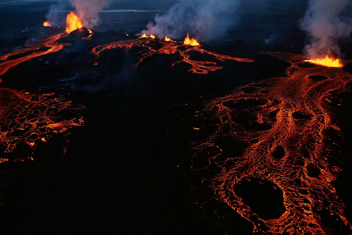 Обои Холухрейн, лава, вулкан, лавовое поле, вентиляционные щели в разрешении 3000x2000