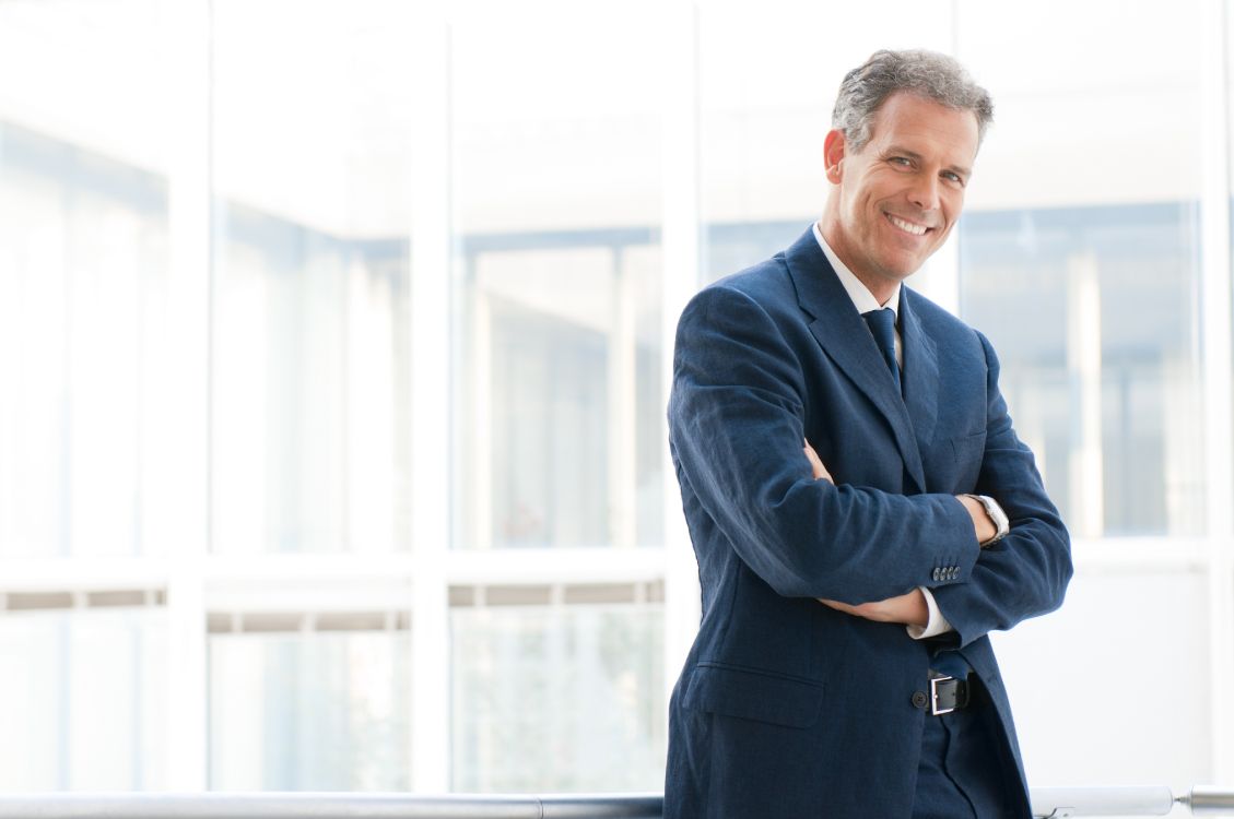 Обои стояние, бизнес, официальная одежда, верхняя одежда, джентльмен в разрешении 4288x2848