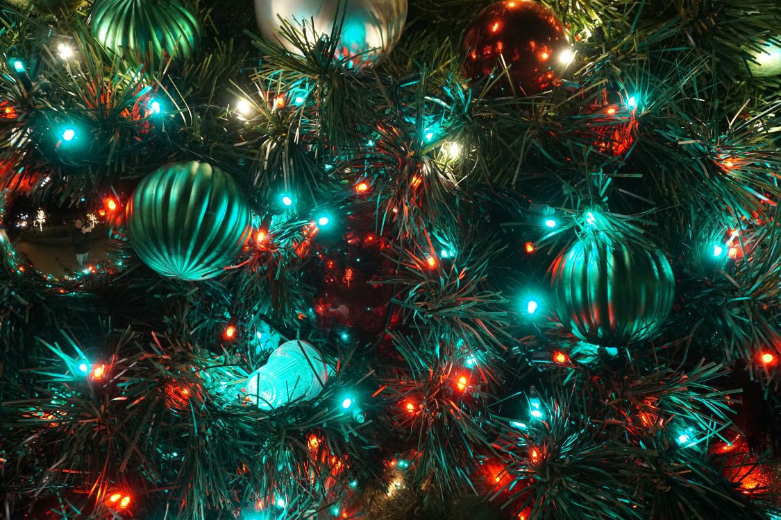 Обои Рождественский день, Рождественские огни, елка, Новый год, рождественский орнамент в разрешении 6000x4000