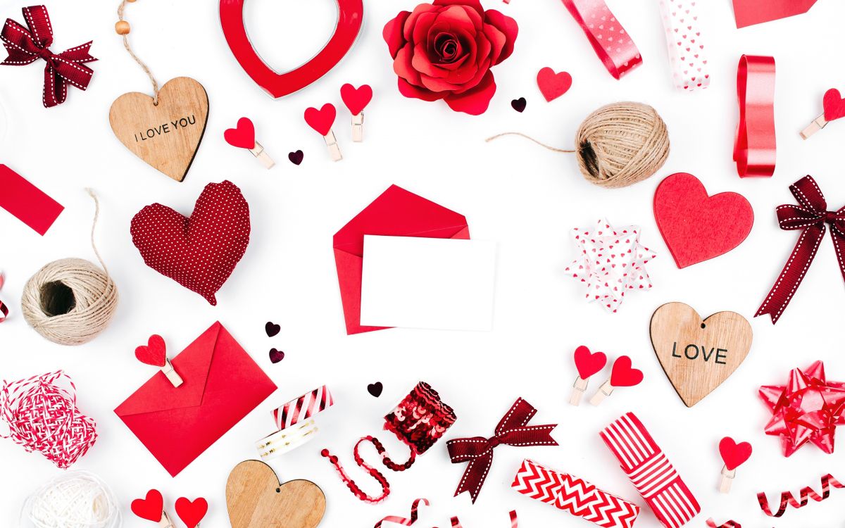 Обои День Святого Валентина, сердце, любовь, картинка, лепесток в разрешении 2880x1800