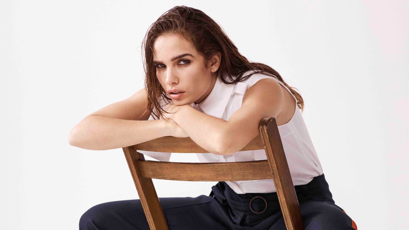 Обои Виктория Бэкхем, сидящий, плечо, рука, локоть в разрешении 6221x3499