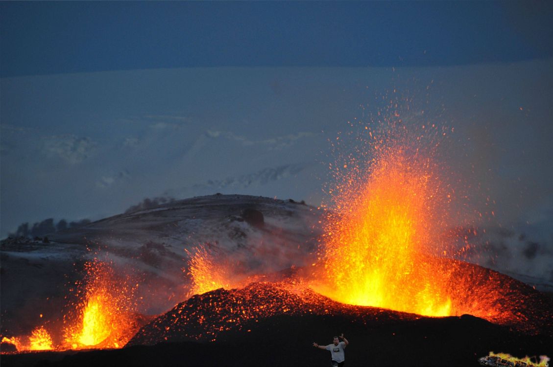 Обои лава, вулкан, стратовулкан, купол лавы, типы вулканических извержений в разрешении 3216x2136