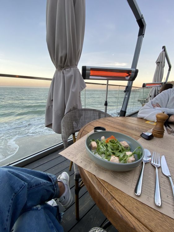 Обои таблица, вода, посуда, башмак, джинсы в разрешении 1536x2048