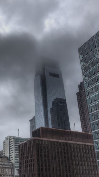 Обои небоскреб, облако, здание, серый цвет, башня в разрешении 1080x1920