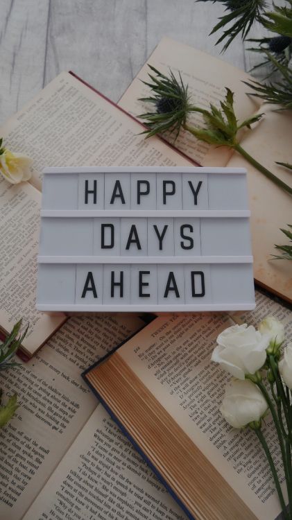 Обои древесина, андроид, планшет, книга, растение в разрешении 1800x3200