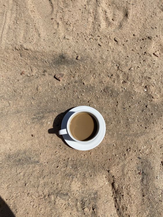 Обои чашка, кофе, serveware, напиток, цвет беж в разрешении 1536x2048