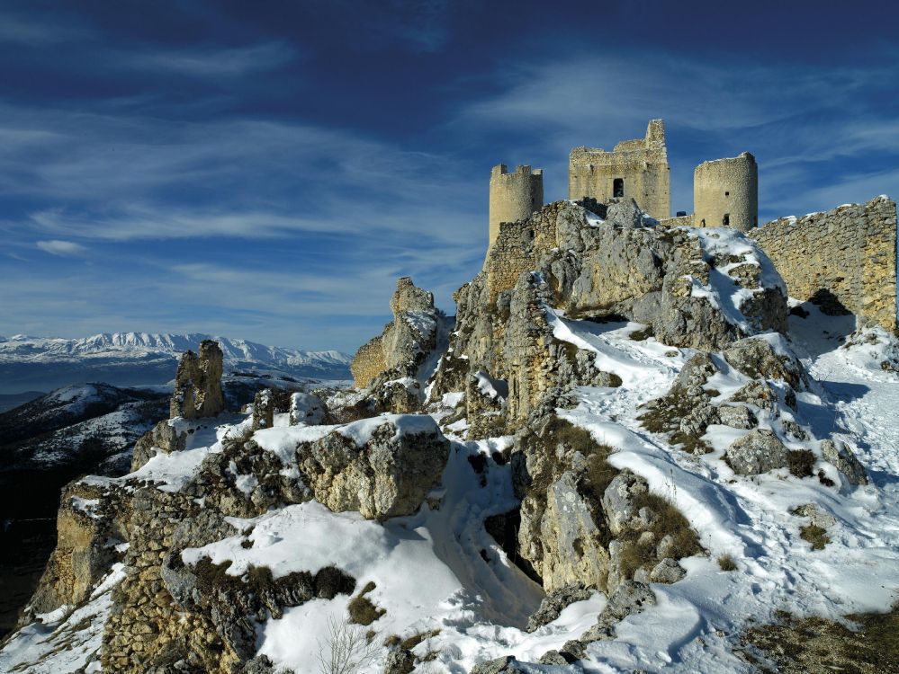 Обои Отель Albergo Diffuso Могут, гора, зима, снег, замок в разрешении 3149x2362