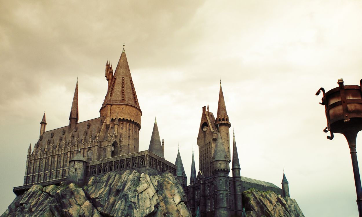 Обои Волшебный мир Гарри Поттера, достопримечательность, ориентир, здание, средневековая архитектура в разрешении 3482x2088