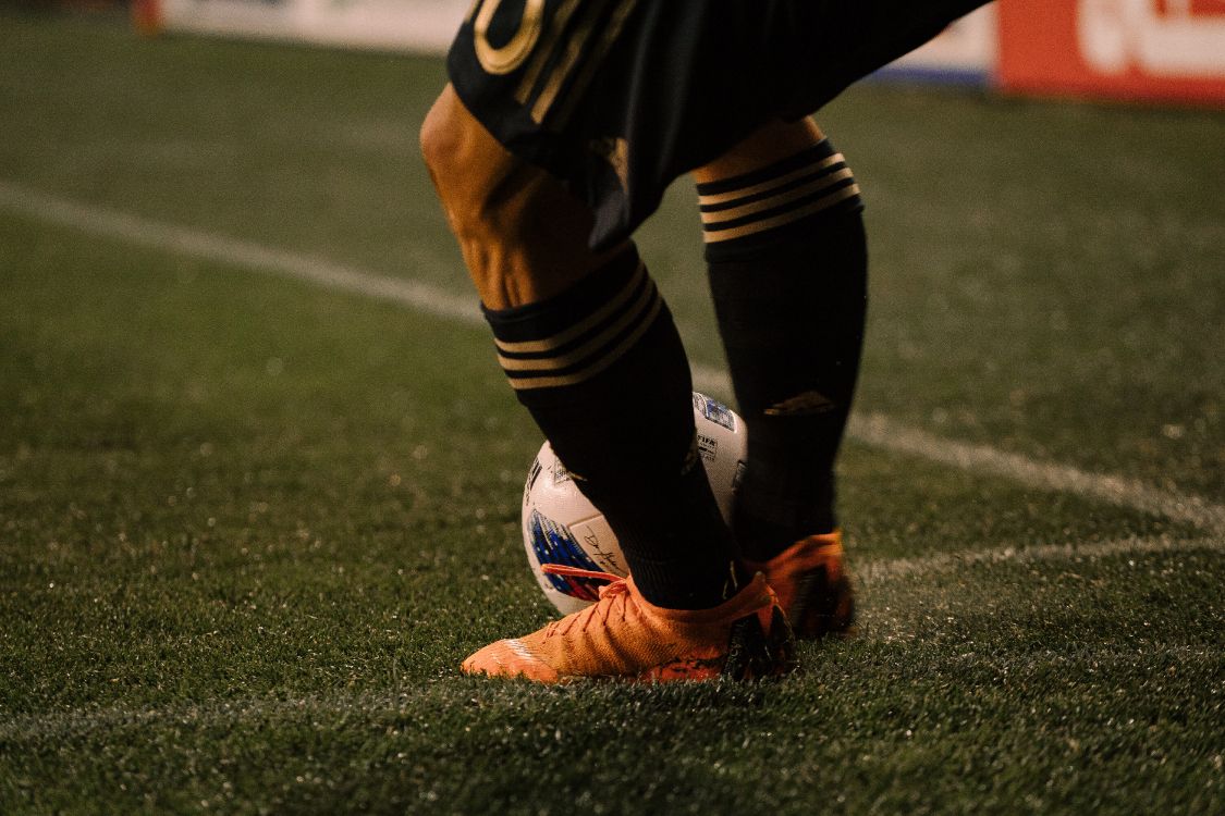 Обои футбол загрузки, клемма, башмак, игрок, человеческая нога в разрешении 6000x4000