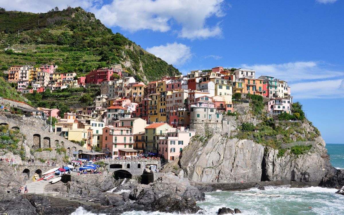 Обои городок, побережье, туризм, деревня, море в разрешении 2560x1600