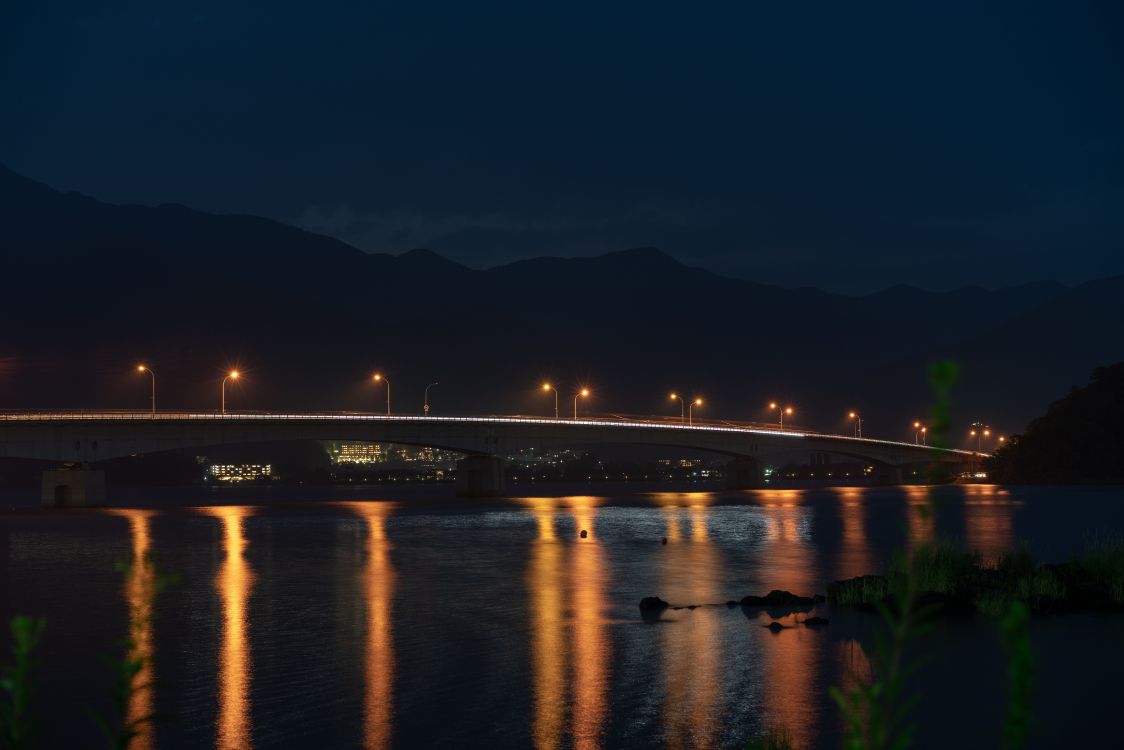 Обои освещение, свет, ночь, вода, мост в разрешении 7952x5304