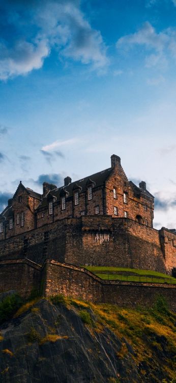 Обои Сады Принсес Стрит, Эдинбургский Замок, Айвенго, Роб Рой, облако в разрешении 1080x2340