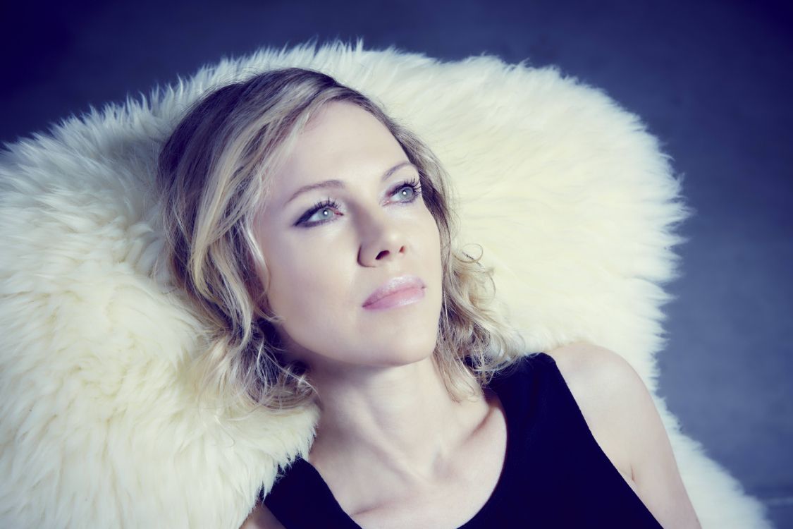 Обои Бритта Филлипс, Дин Бритта, Удача или Магия, волосы, лицо в разрешении 5760x3840