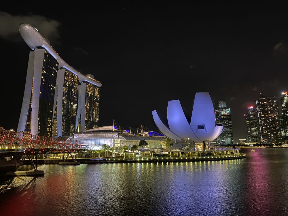 Обои Сингапур, отражение, Научно-Художественного Музея, небоскреб, вода в разрешении 2048x1536