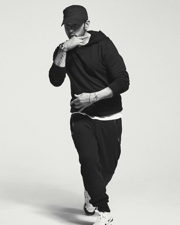 Обои оживление, белые, черный, стояние, рука в разрешении 1080x1352