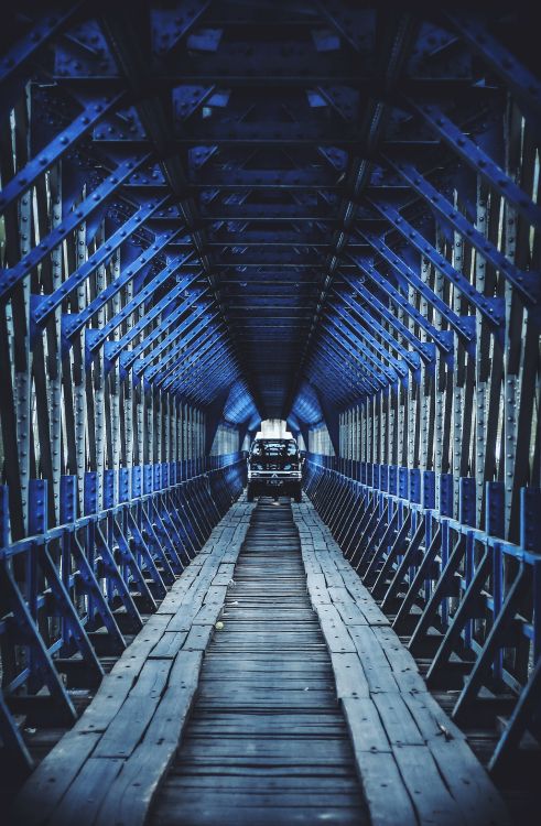 Обои синий, симметрия, железо, мост, инфраструктура в разрешении 3398x5184